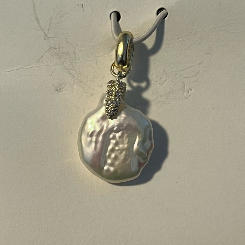 Kendra Scott Pendant - Picture 3 of 3